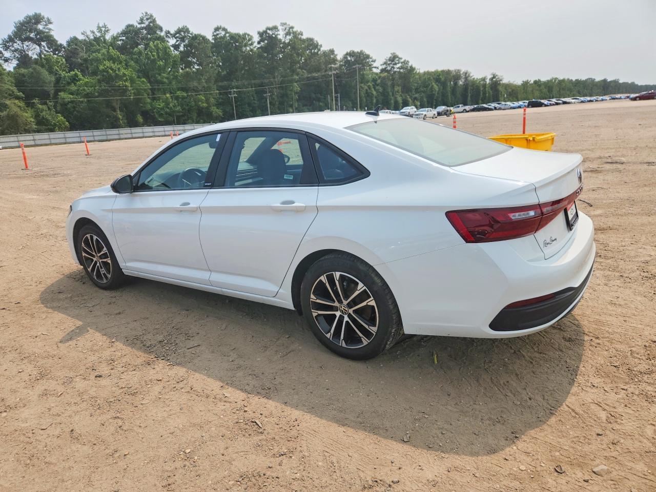 2025 Volkswagen Jetta Sport - Фото 2