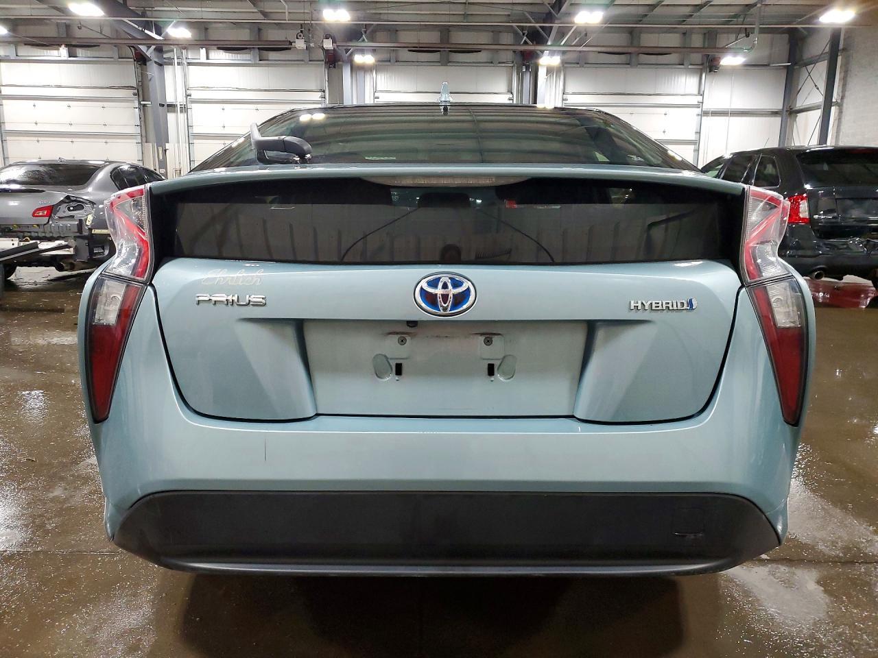 2016 Toyota Prius Two - Фото 6