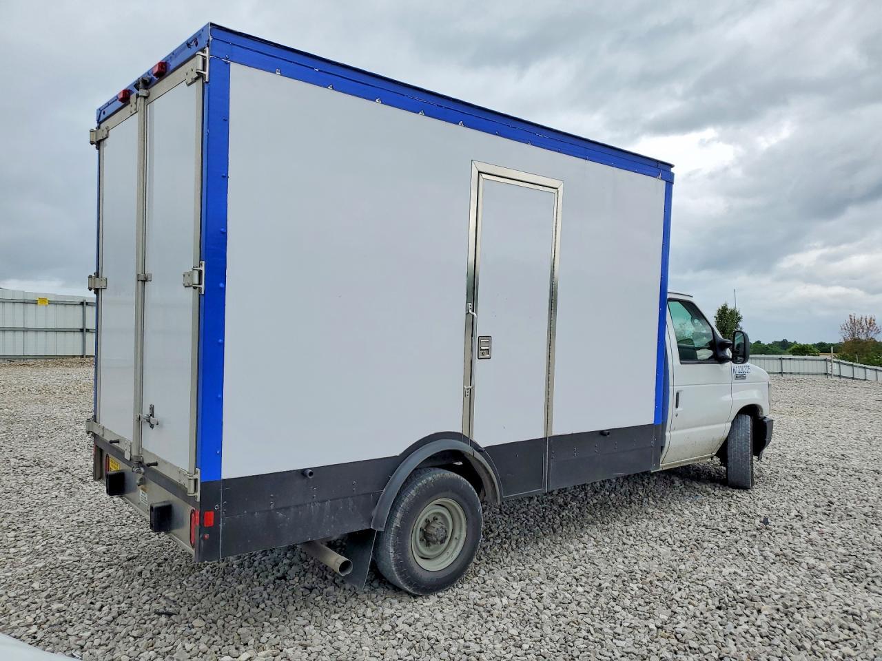 2023 Ford E350 Refrigerated Box Truck - Фото 3