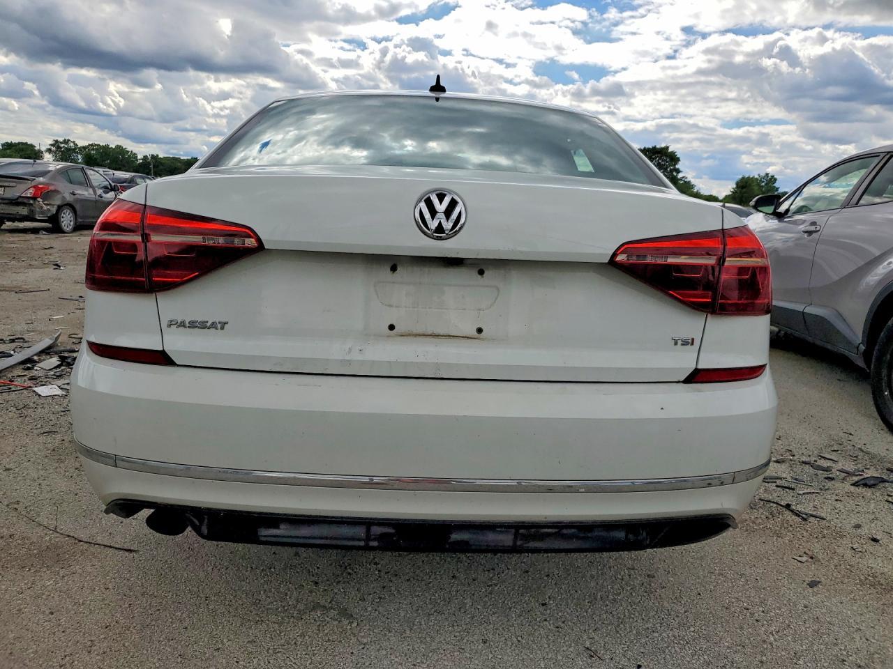 2018 Volkswagen Passat S - Фото 6