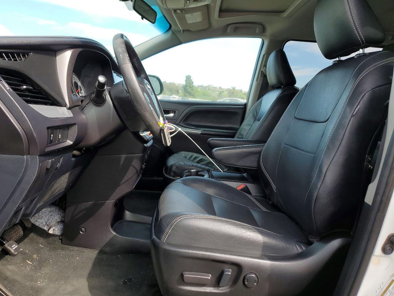2016 Toyota Sienna Se - Image 7