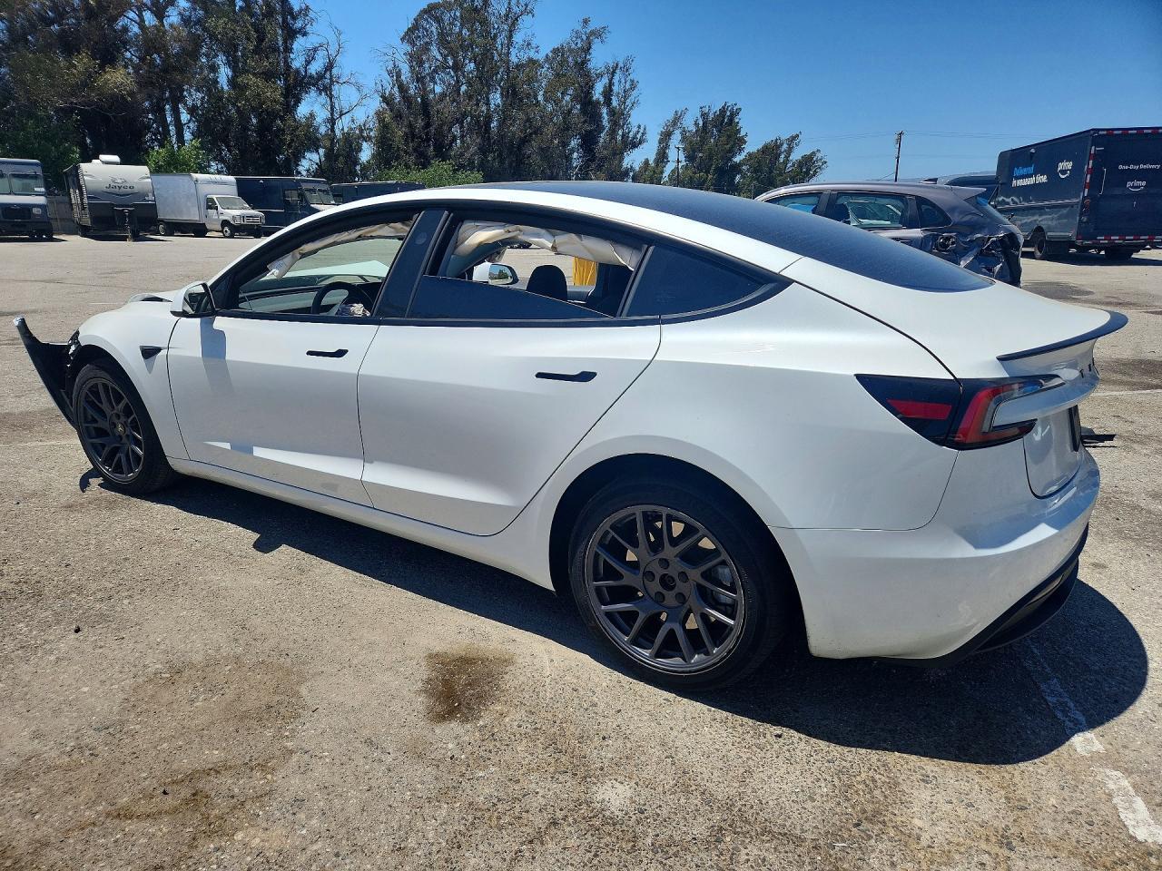 2025 Tesla Model 3 - Image 2