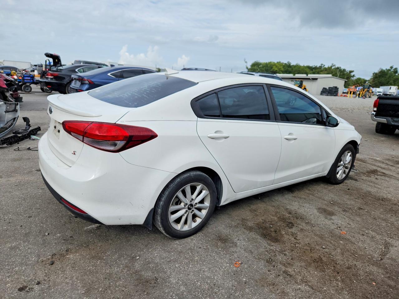 2017 Kia Forte S - Image 3
