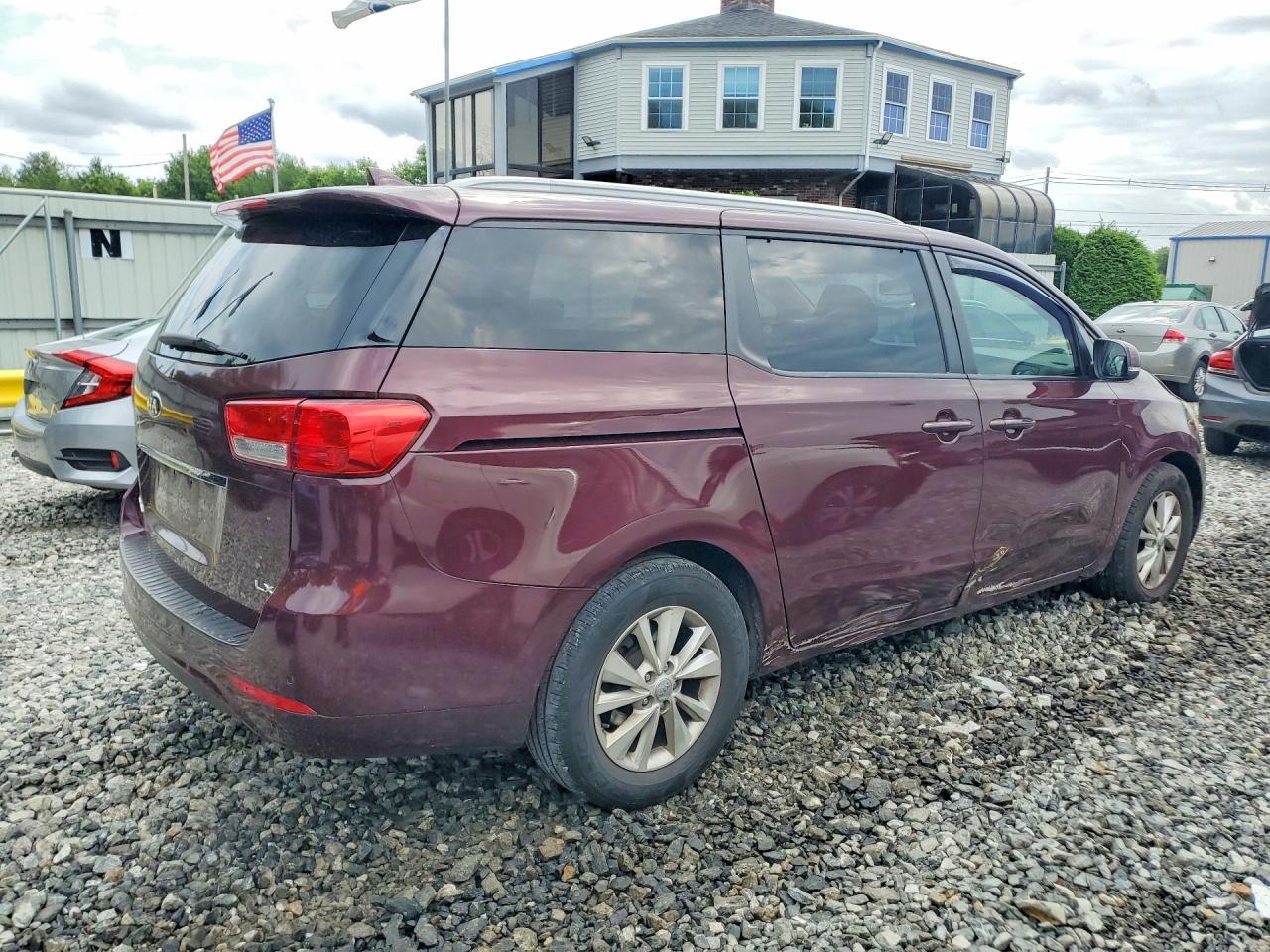 2015 Kia Sedona Lx - Image 3