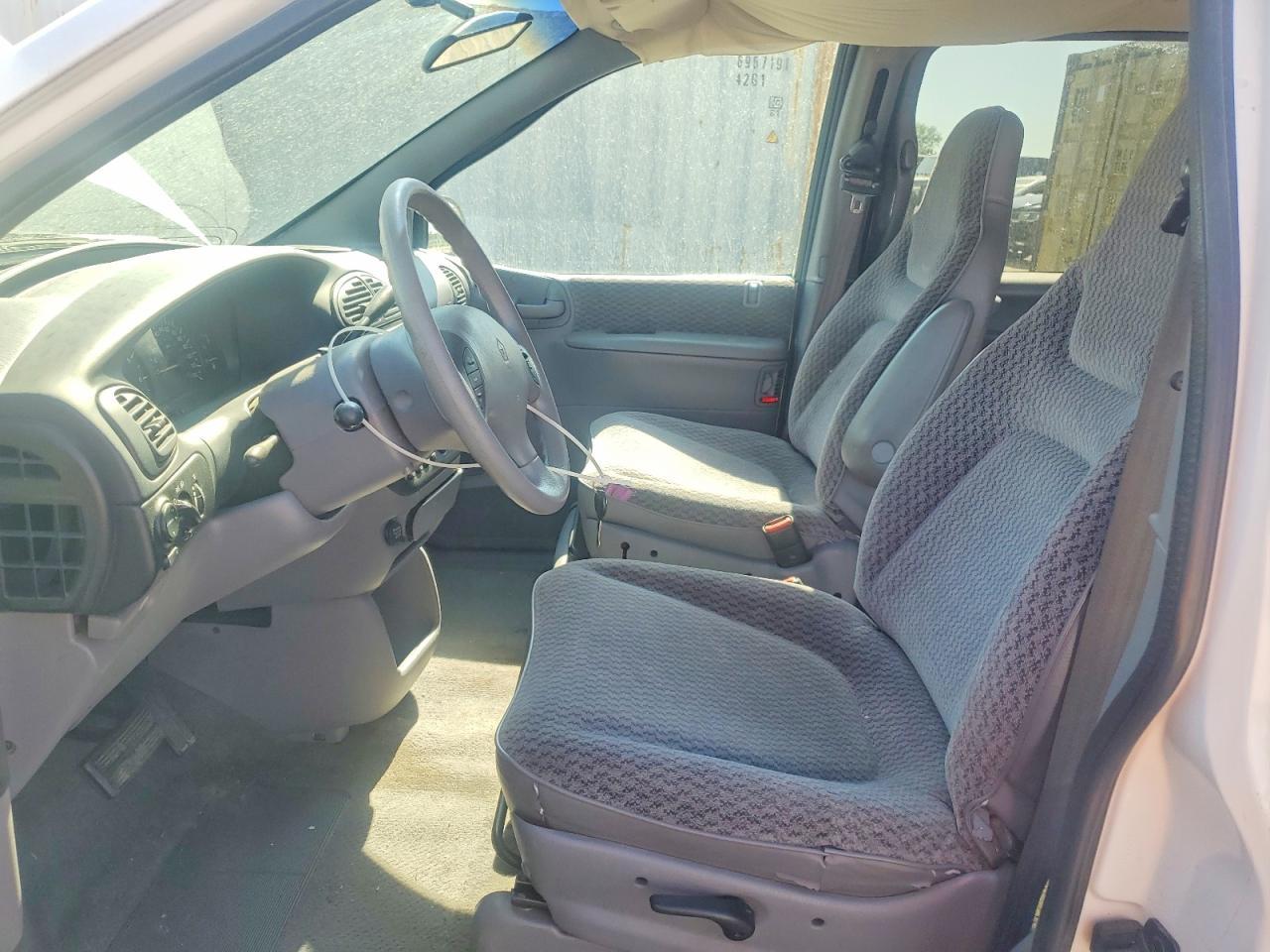 2000 Dodge Caravan - Image 7