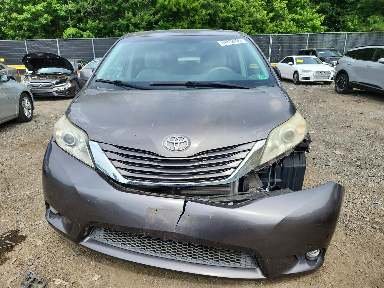 2013 Toyota Sienna Xle 8-Passenger - Фото 5