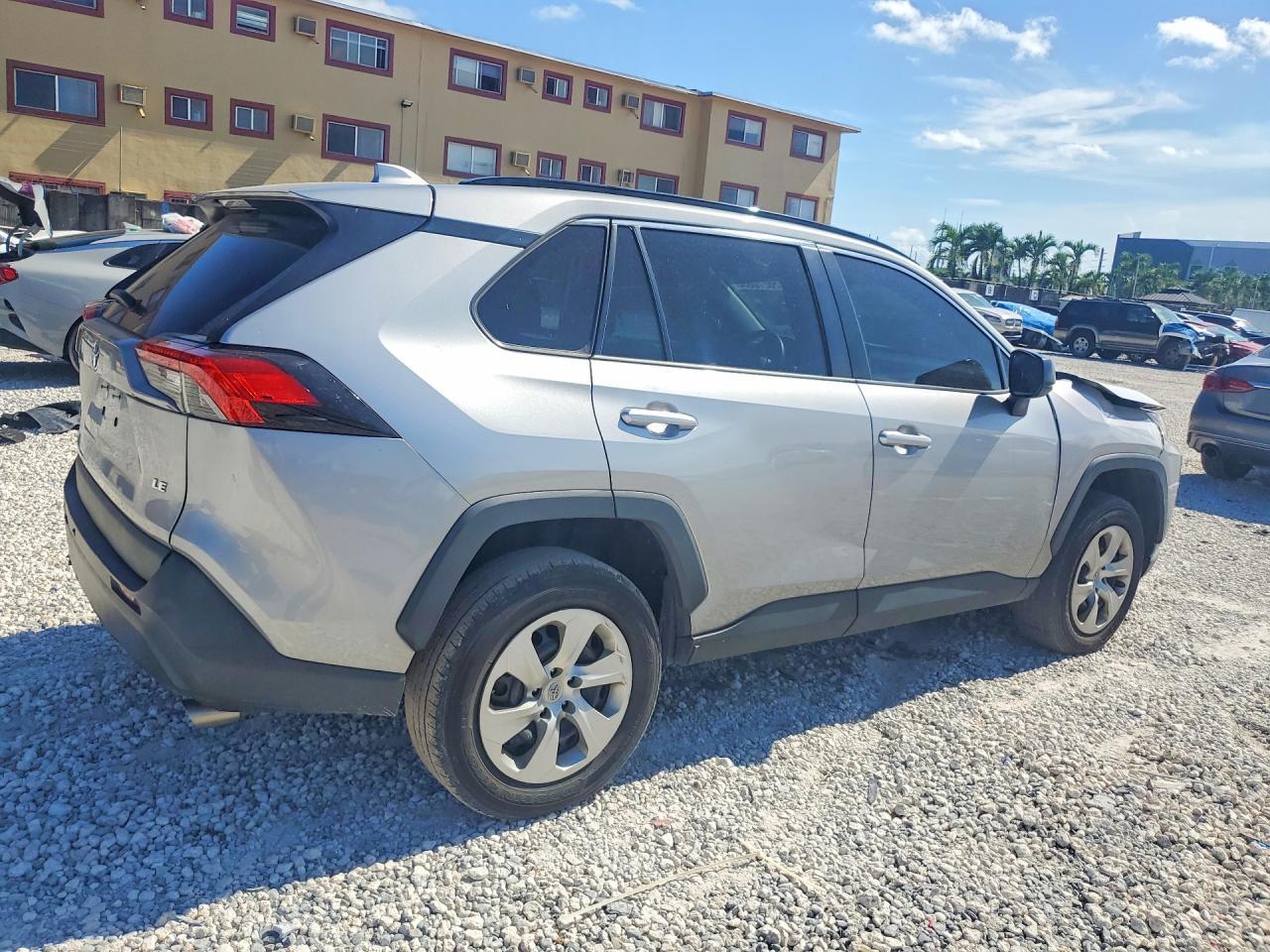 2021 Toyota Rav4 Le - Фото 3