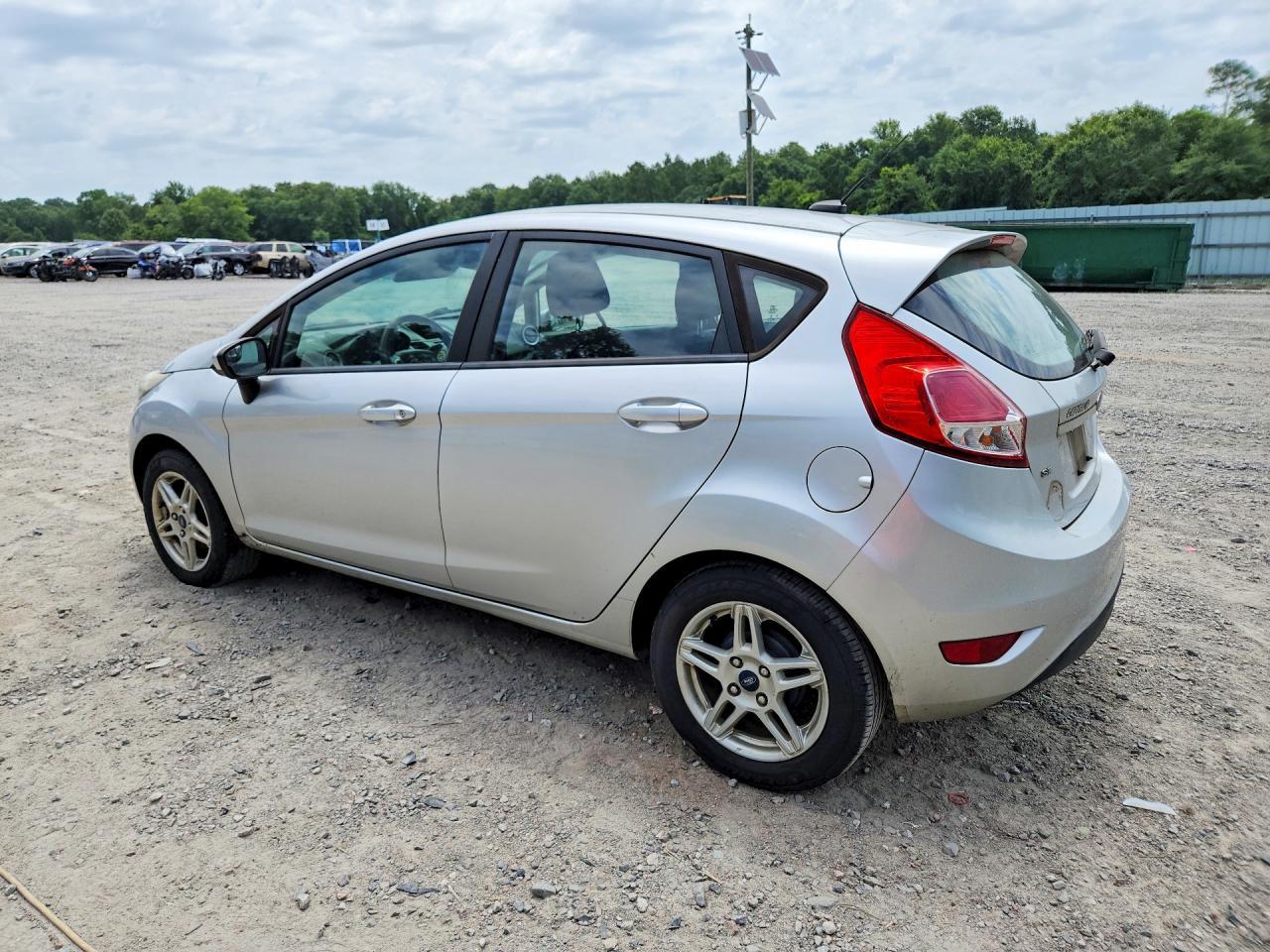 2019 Ford Fiesta Se - Фото 2