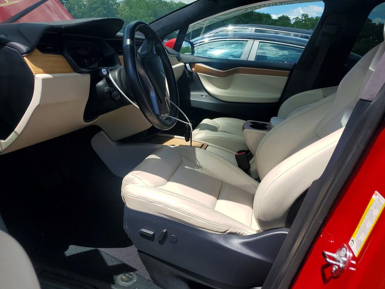 2020 Tesla Model X - Фото 7