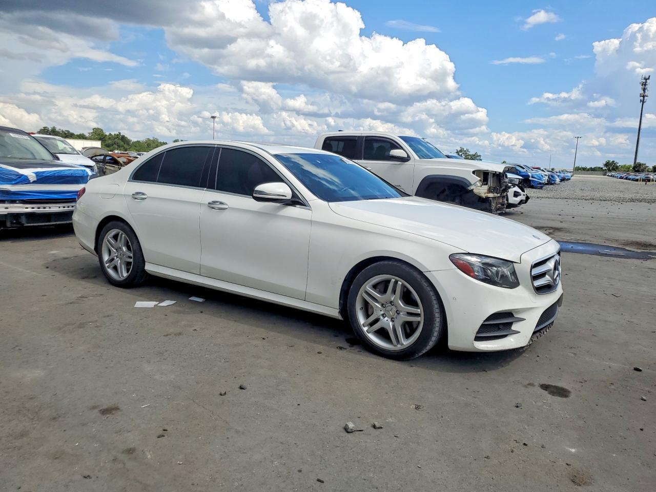 2017 Mercedes-Benz E 300 - Фото 4