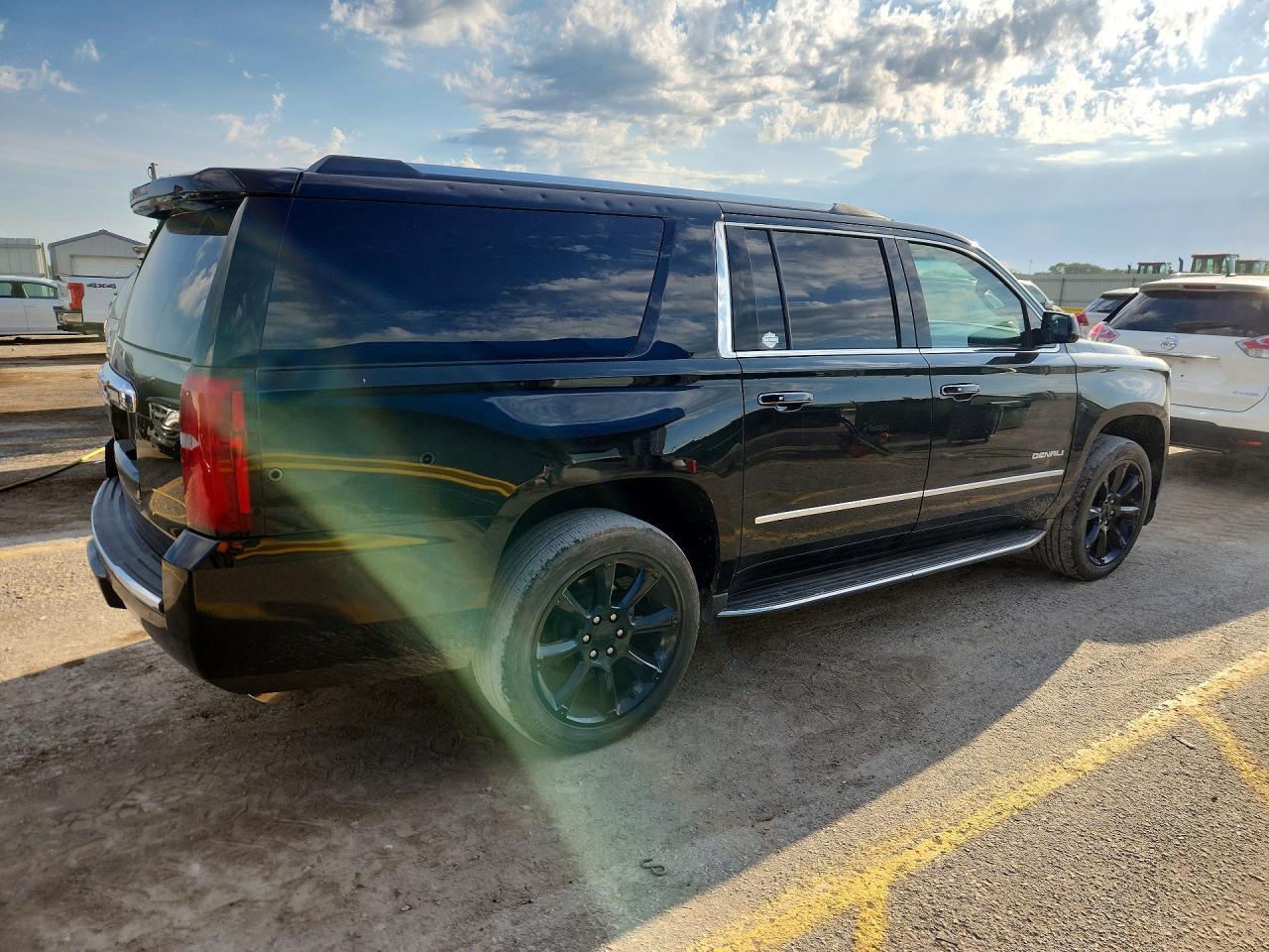 2016 GMC Yukon Xl Denali - Image 3