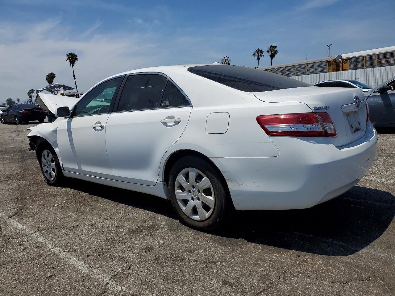 2011 Toyota Camry Le - Image 2