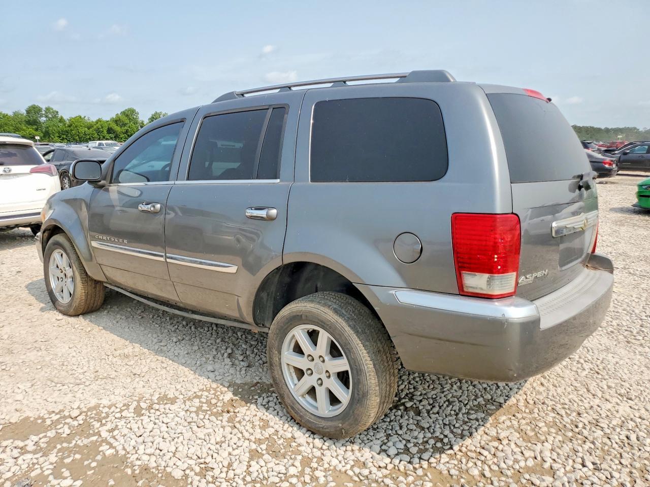 2007 Chrysler Aspen Limited - Image 2