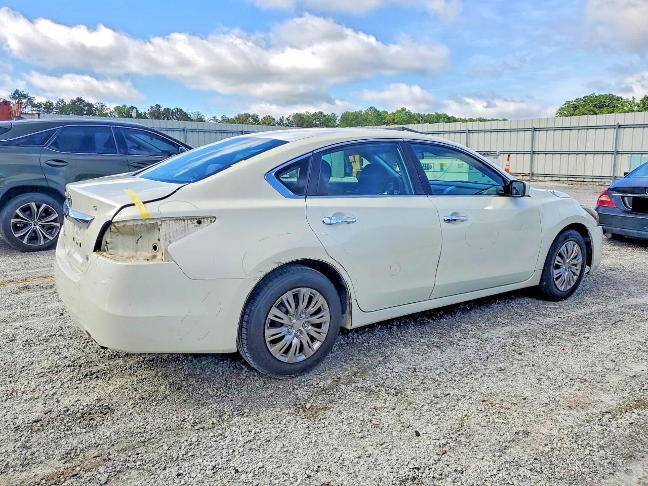 2014 Nissan Altima 2.5 S - Фото 3