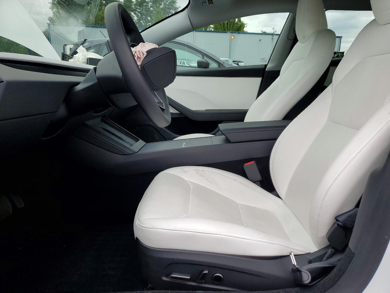 2025 Tesla Model 3 - Фото 7