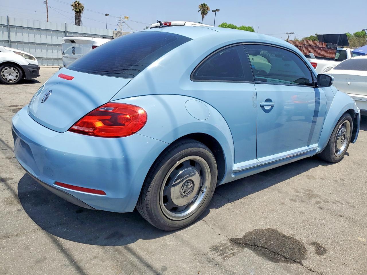 2012 Volkswagen Beetle - Фото 3