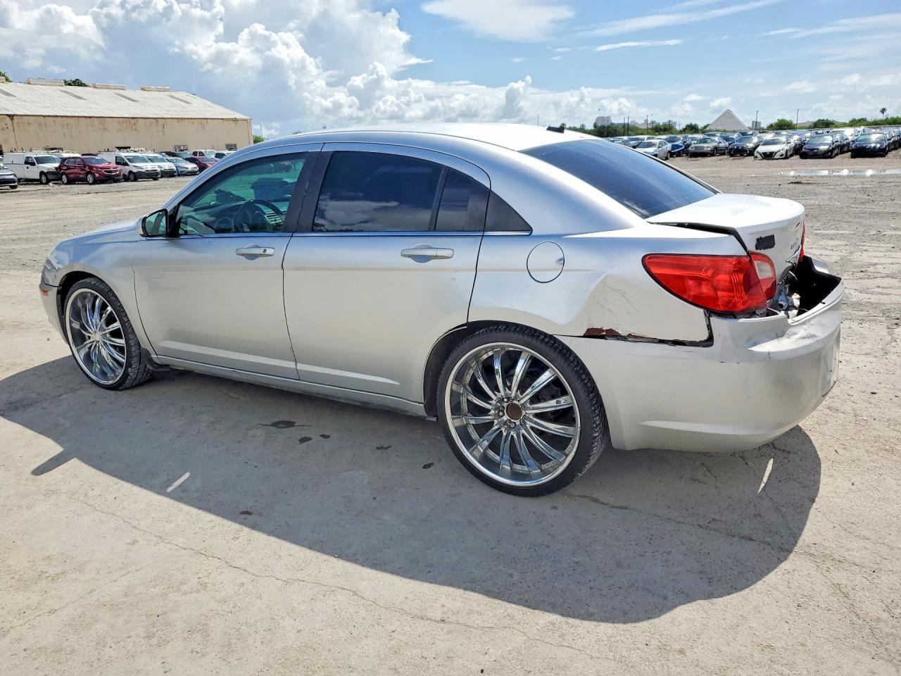 2010 Chrysler Sebring Limited - Фото 2