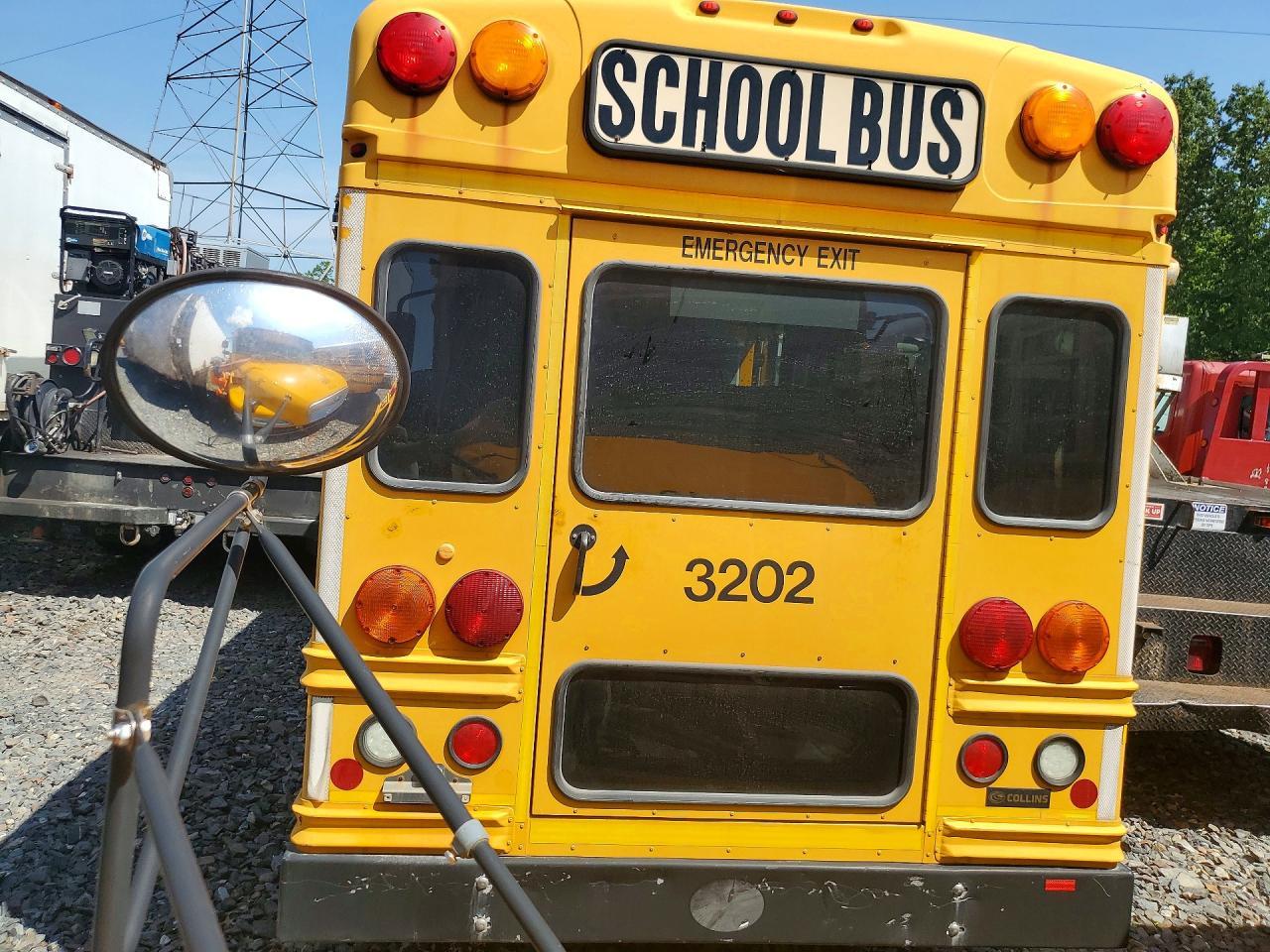 2011 Chevrolet Express School Bus - Фото 6