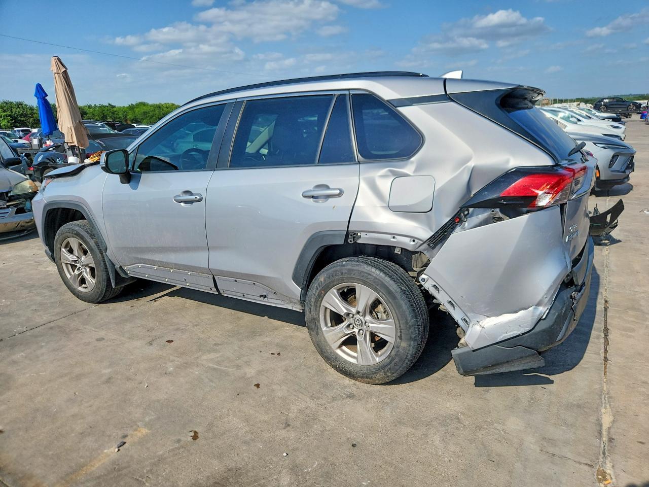 2022 Toyota Rav4 Xle - Image 2