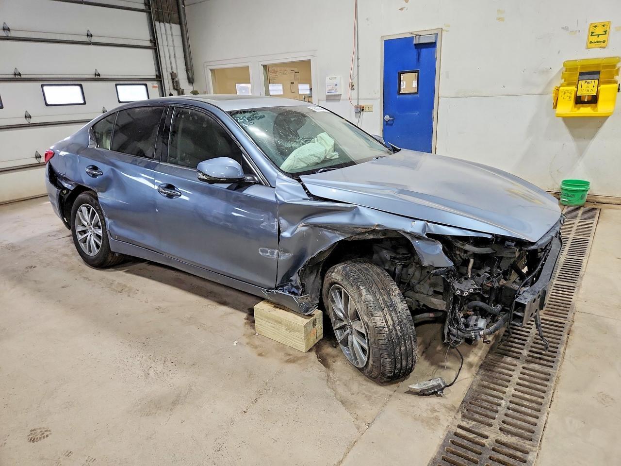2016 Infiniti Q50 3.0T Premium - Image 4