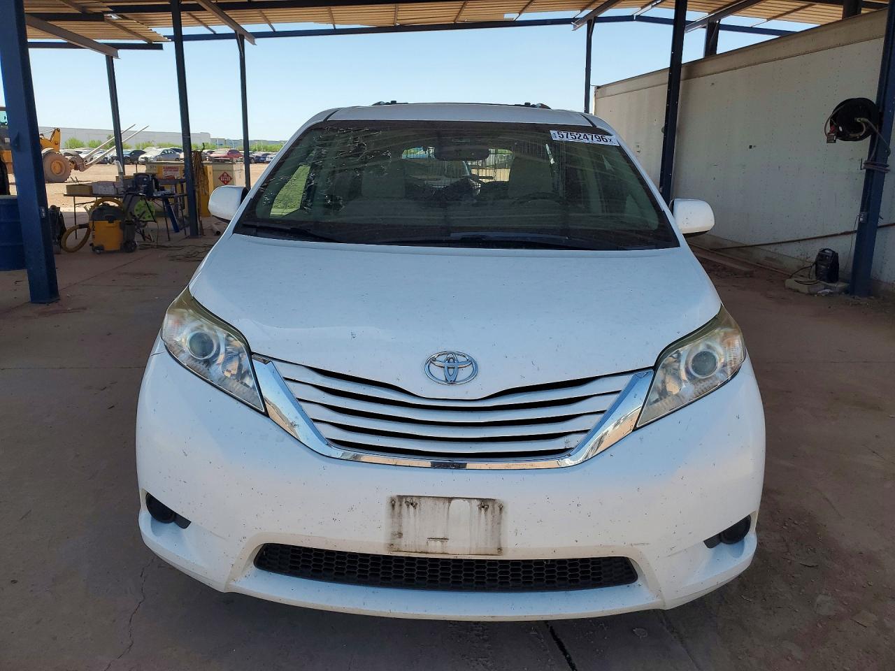 2016 Toyota Sienna Le - Image 5