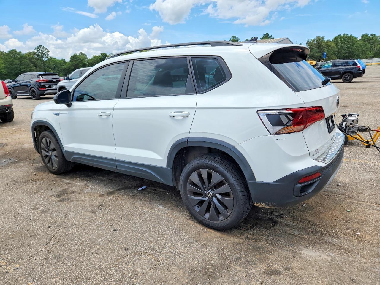 2022 Volkswagen Taos S - Фото 2
