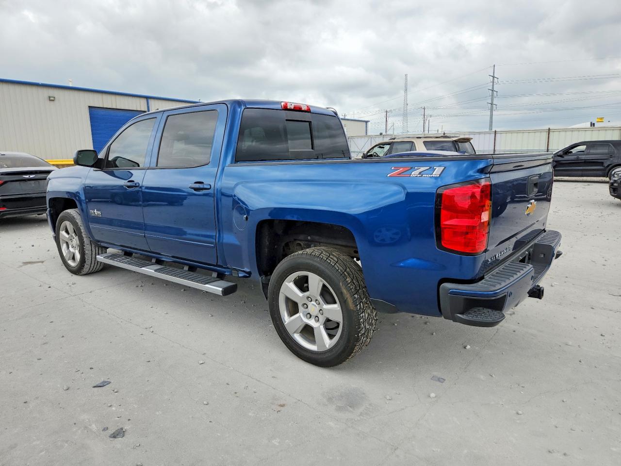 2018 Chevrolet Silverado K1500 Lt - Image 2