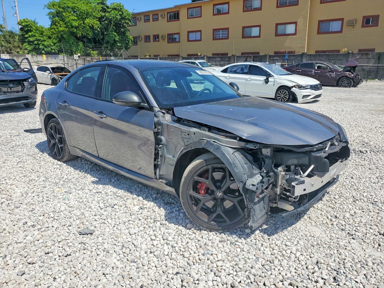 2019 Alfa Romeo Giulia - Фото 4