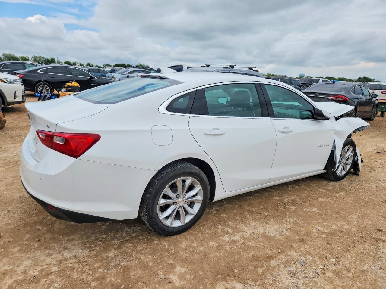 2025 Chevrolet Malibu Lt - Image 3
