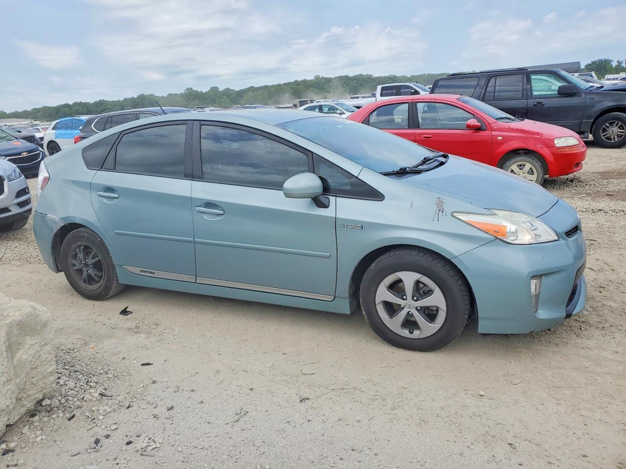 2015 Toyota Prius Two - Фото 4