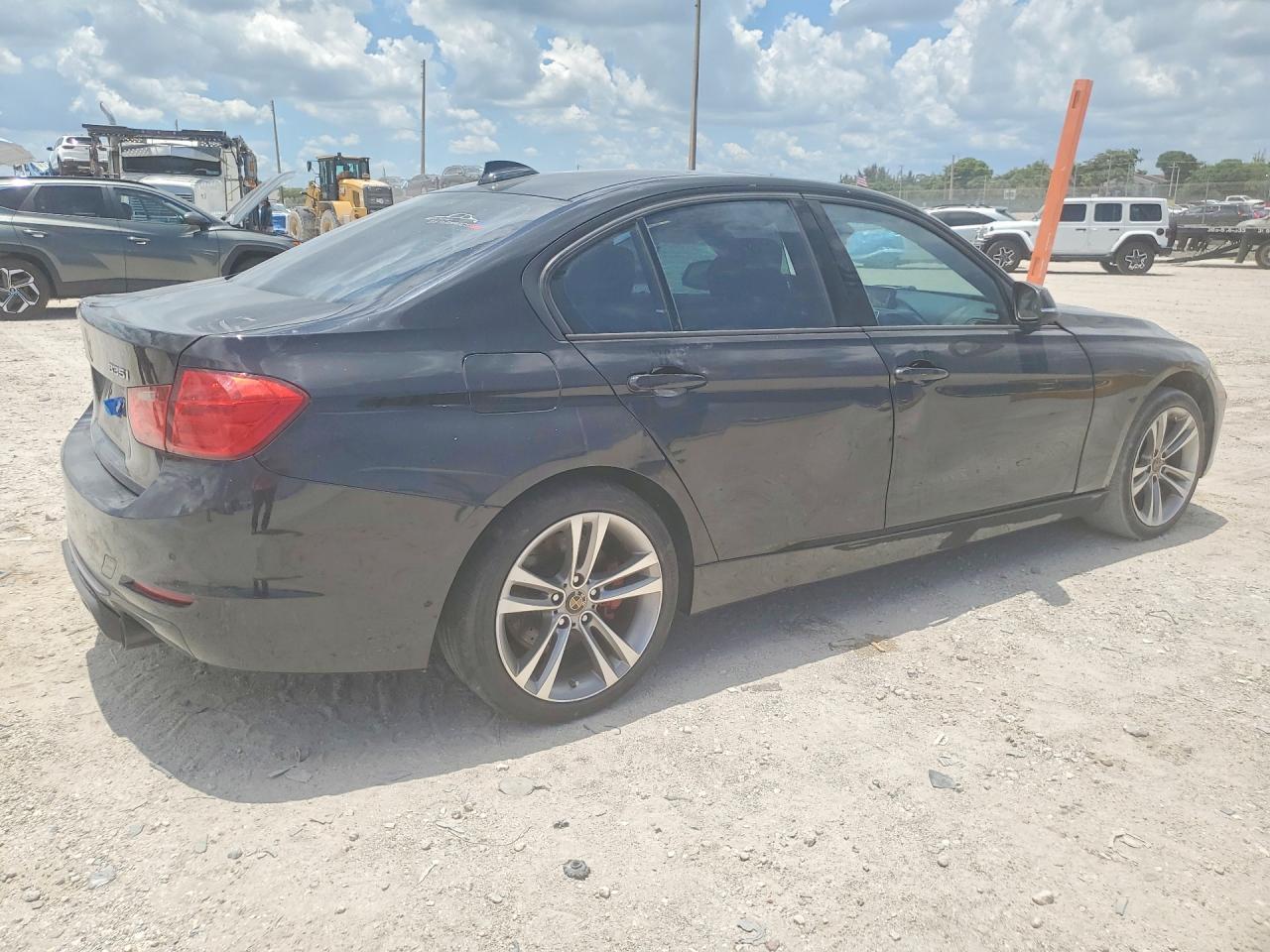 2013 BMW 335 Xi - Image 3