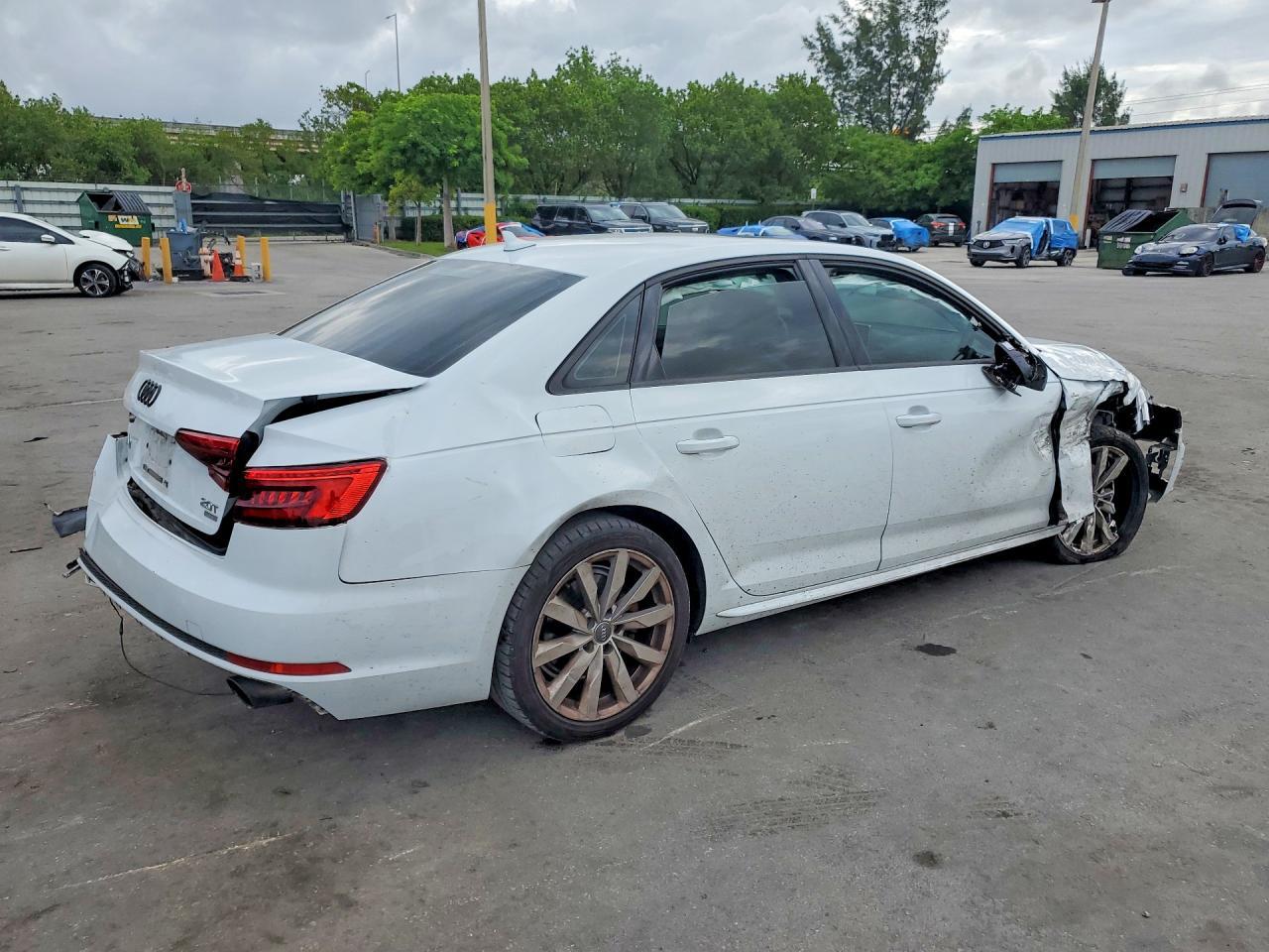 2017 Audi A4 Ultra Premium - Фото 3