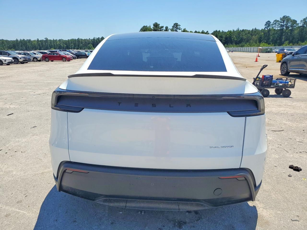 2026 Tesla Model Y - Фото 6