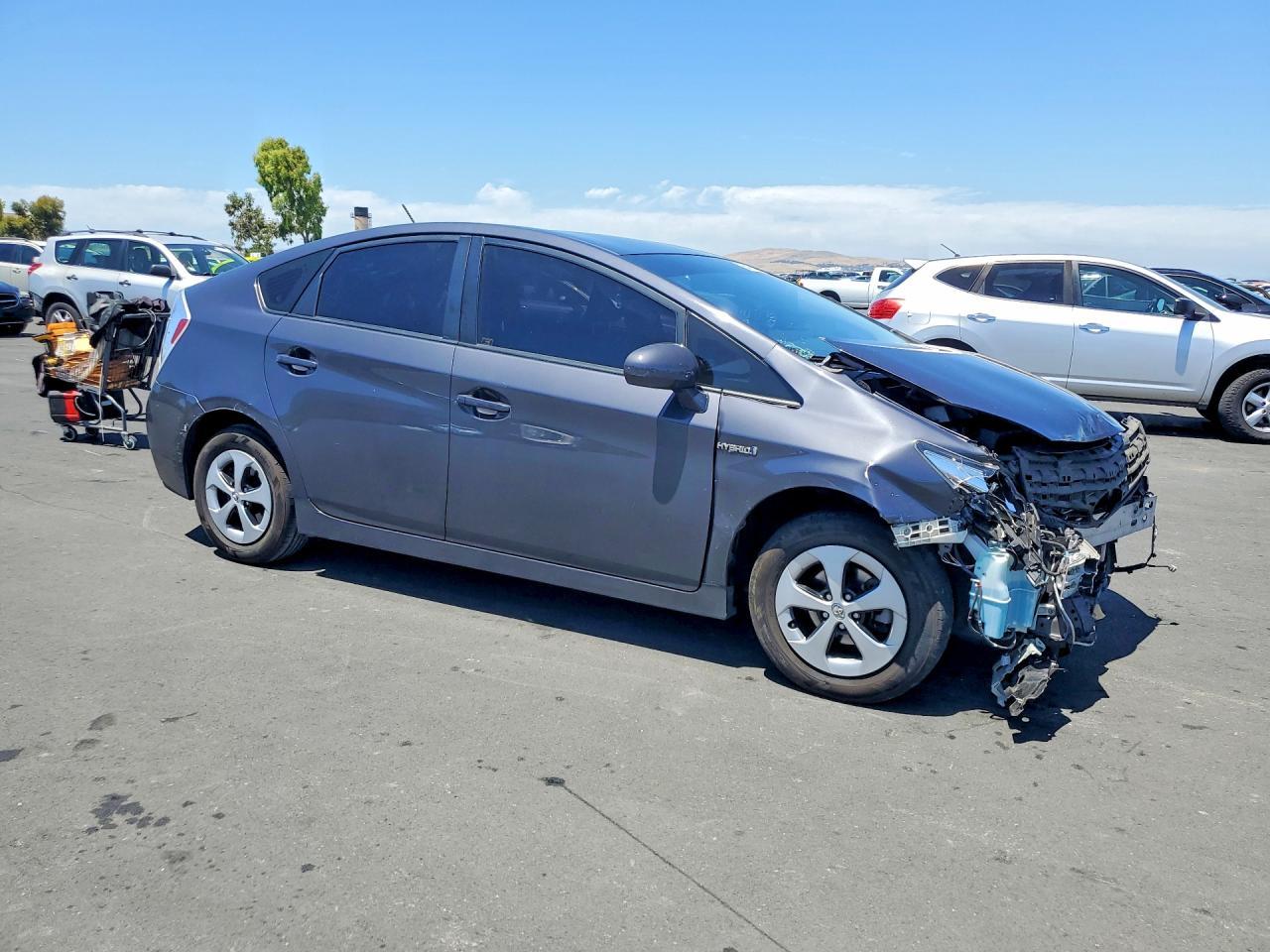 2014 Toyota Prius Three - Image 4
