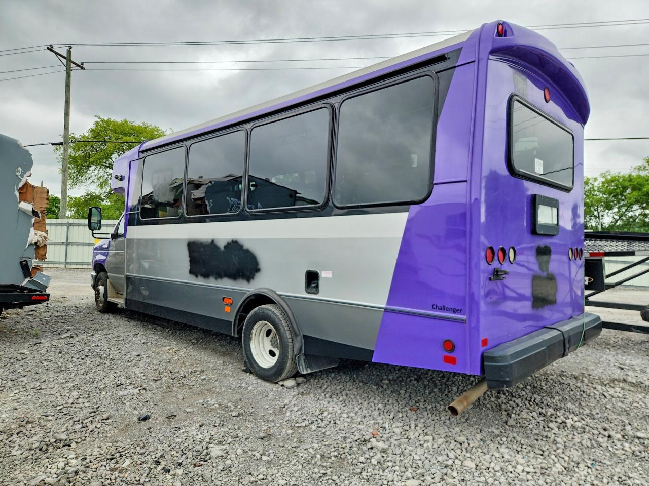 2019 Ford E450 Shuttle Bus - Фото 2