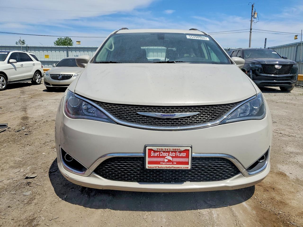 2019 Chrysler Pacifica Touring L - Image 5