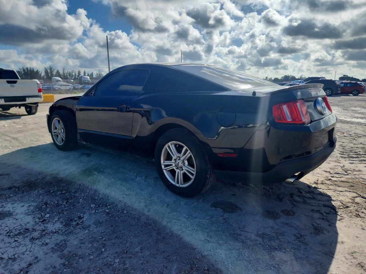 2012 Ford Mustang - Фото 2
