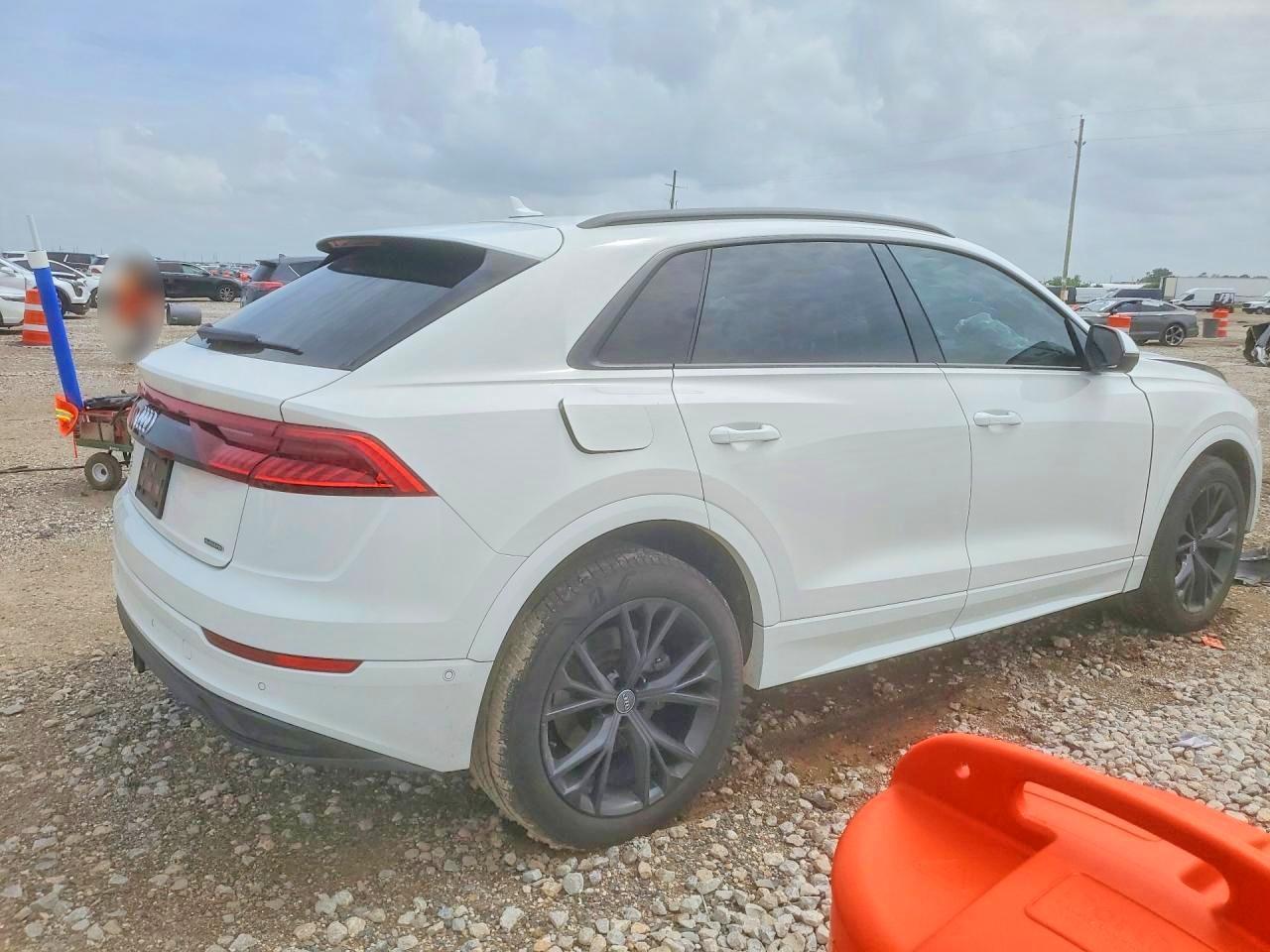 2021 Audi Q8 Premium - Фото 3