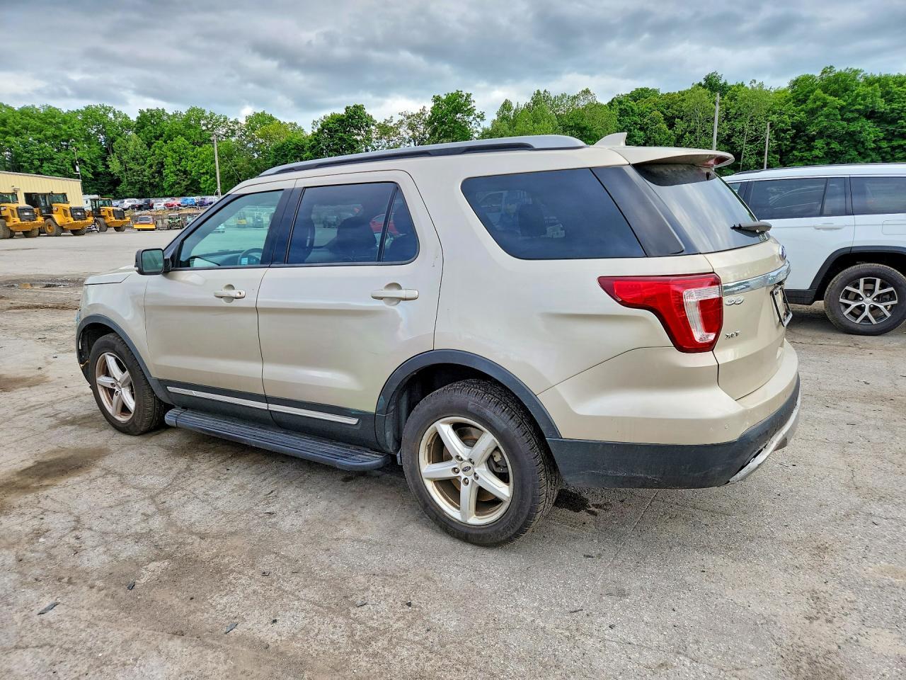 2017 Ford Explorer Xlt - Image 2