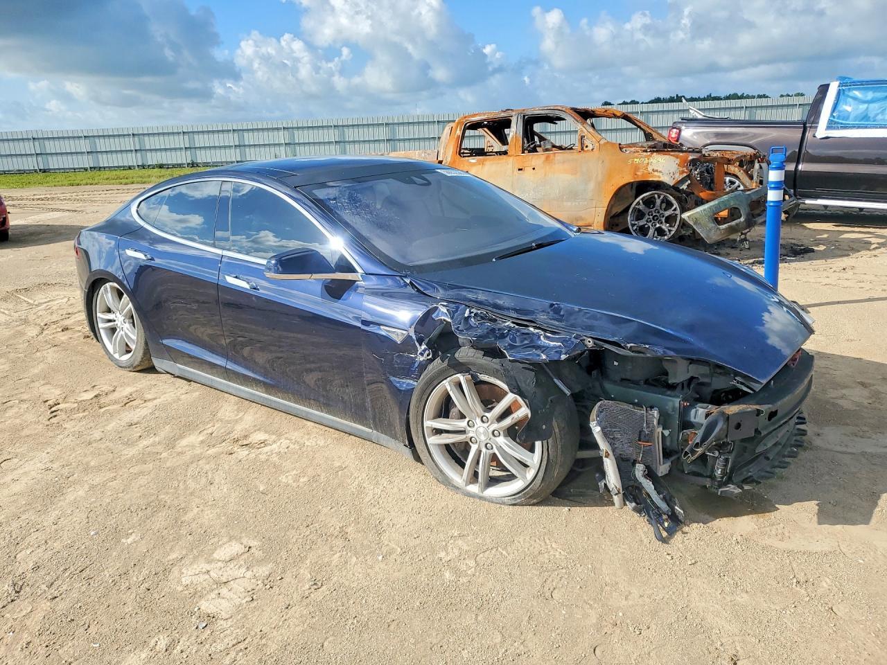 2015 Tesla Model S 70D - Фото 4