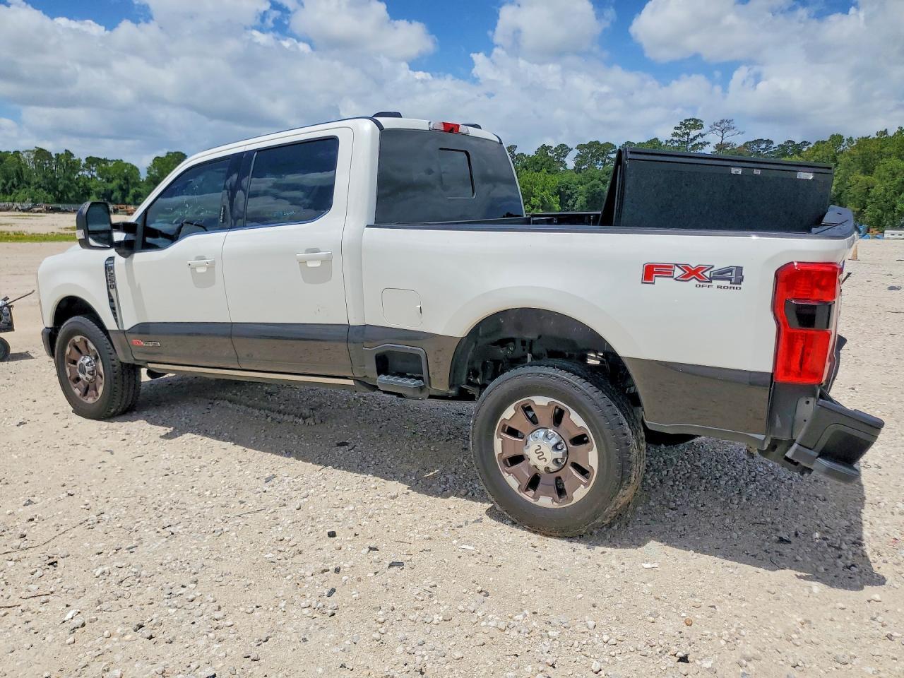 2024 Ford F250 Super Duty - Фото 2