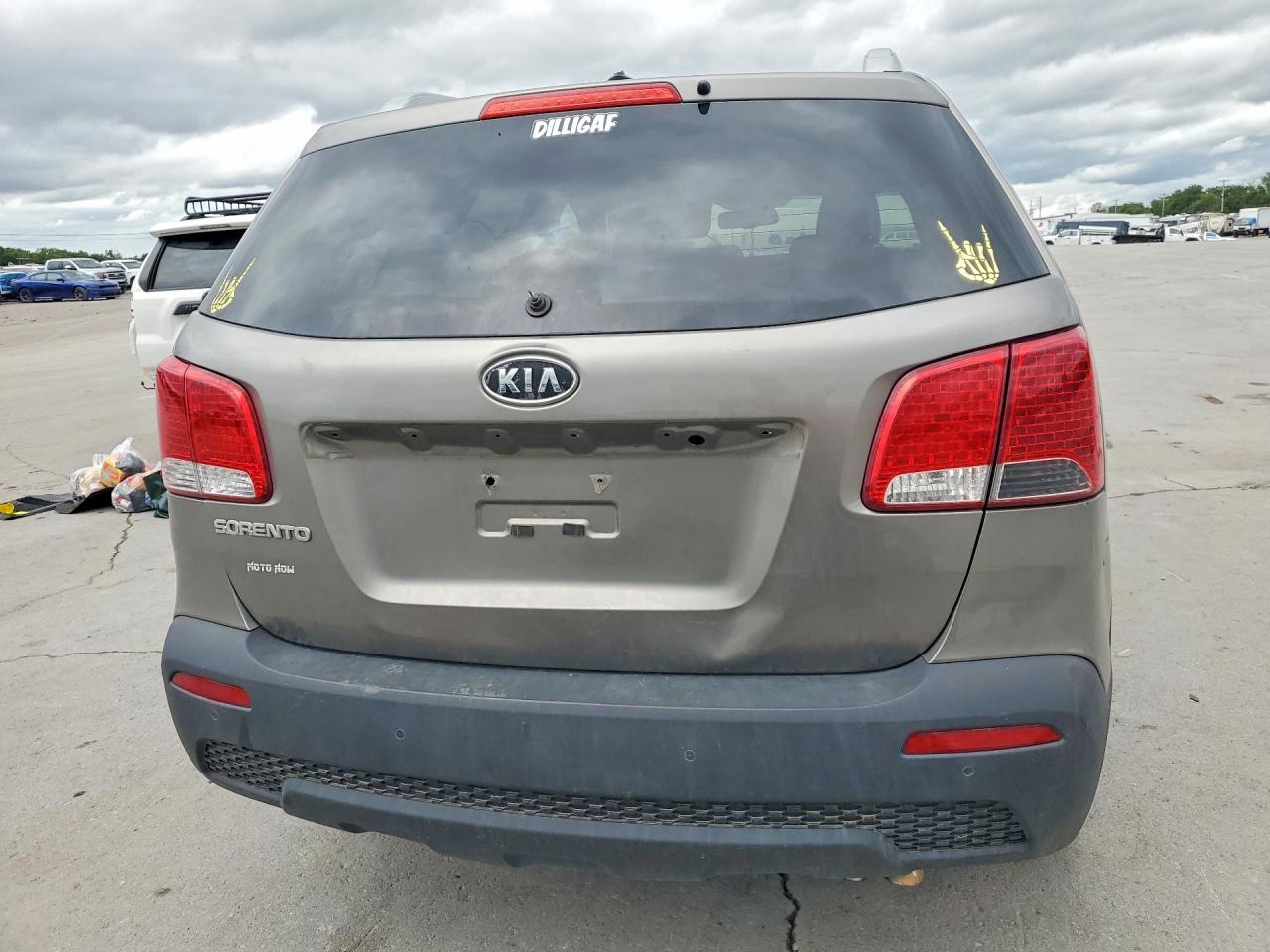 2013 Kia Sorento Lx - Image 6