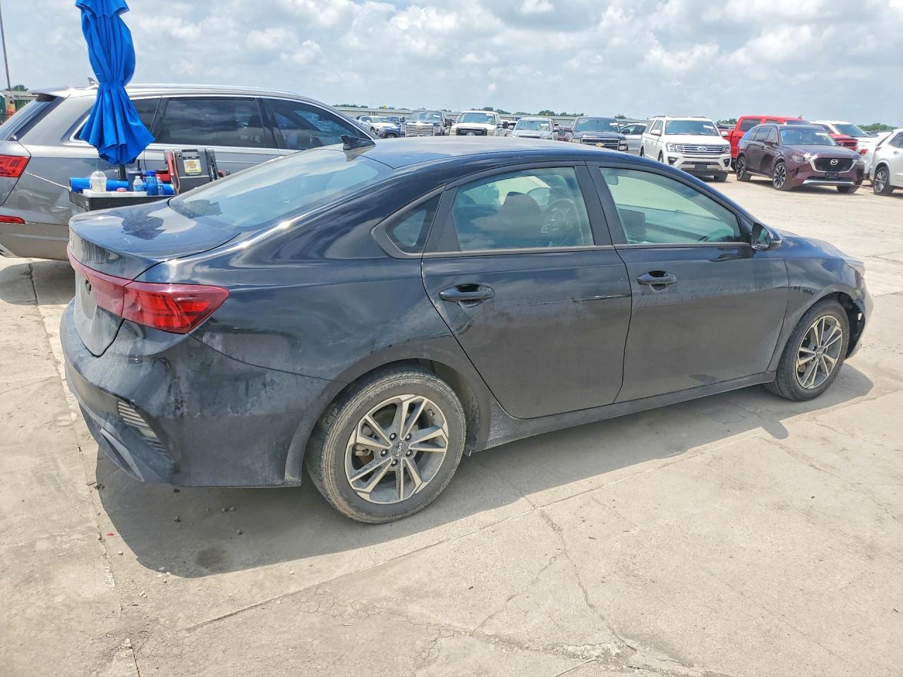2024 Kia Forte Lxs - Image 3