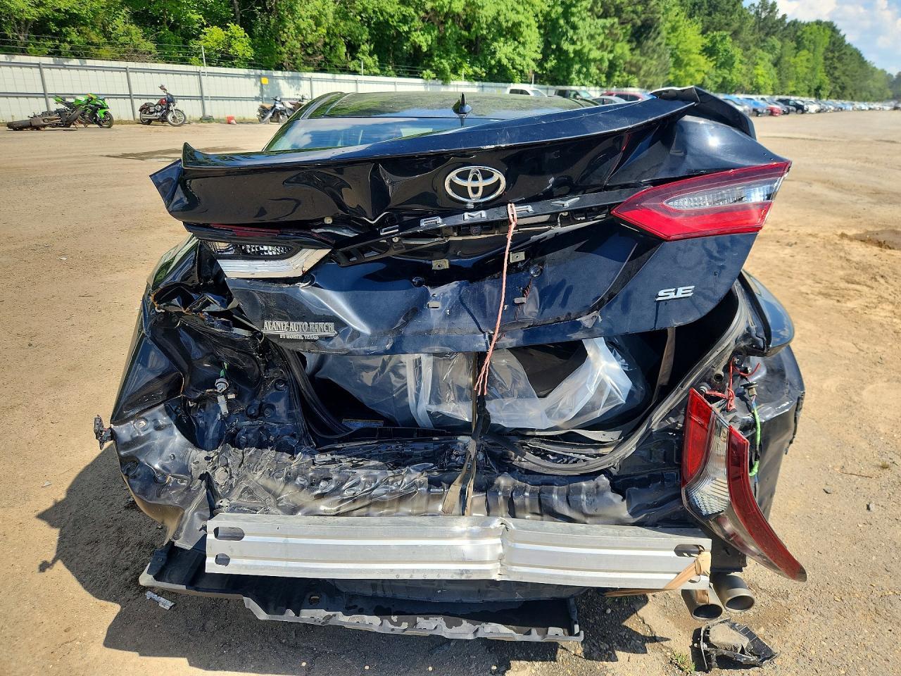 2022 Toyota Camry Se - Image 6