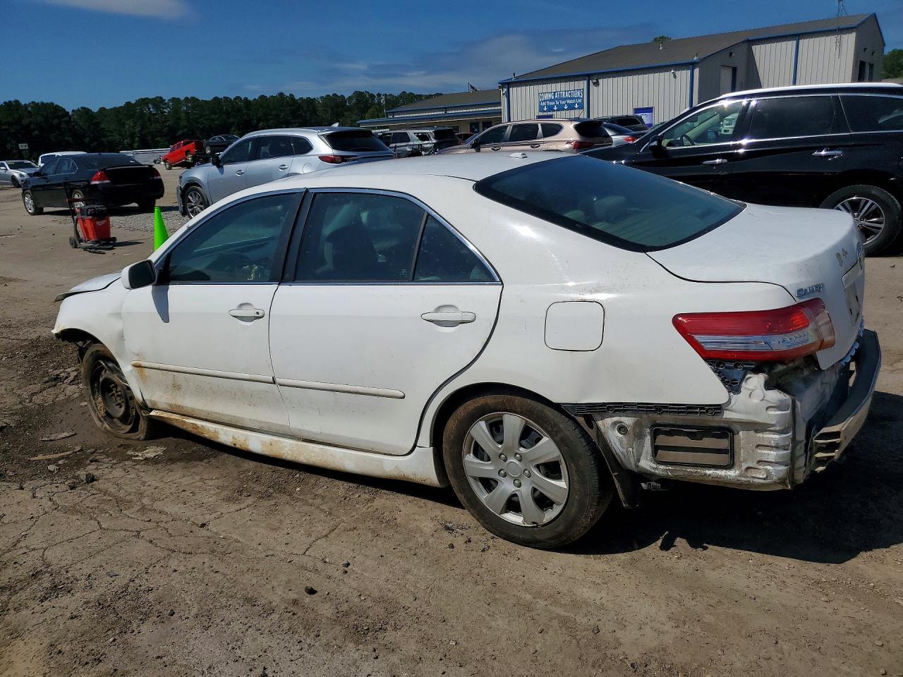 2010 Toyota Camry Base - Фото 2