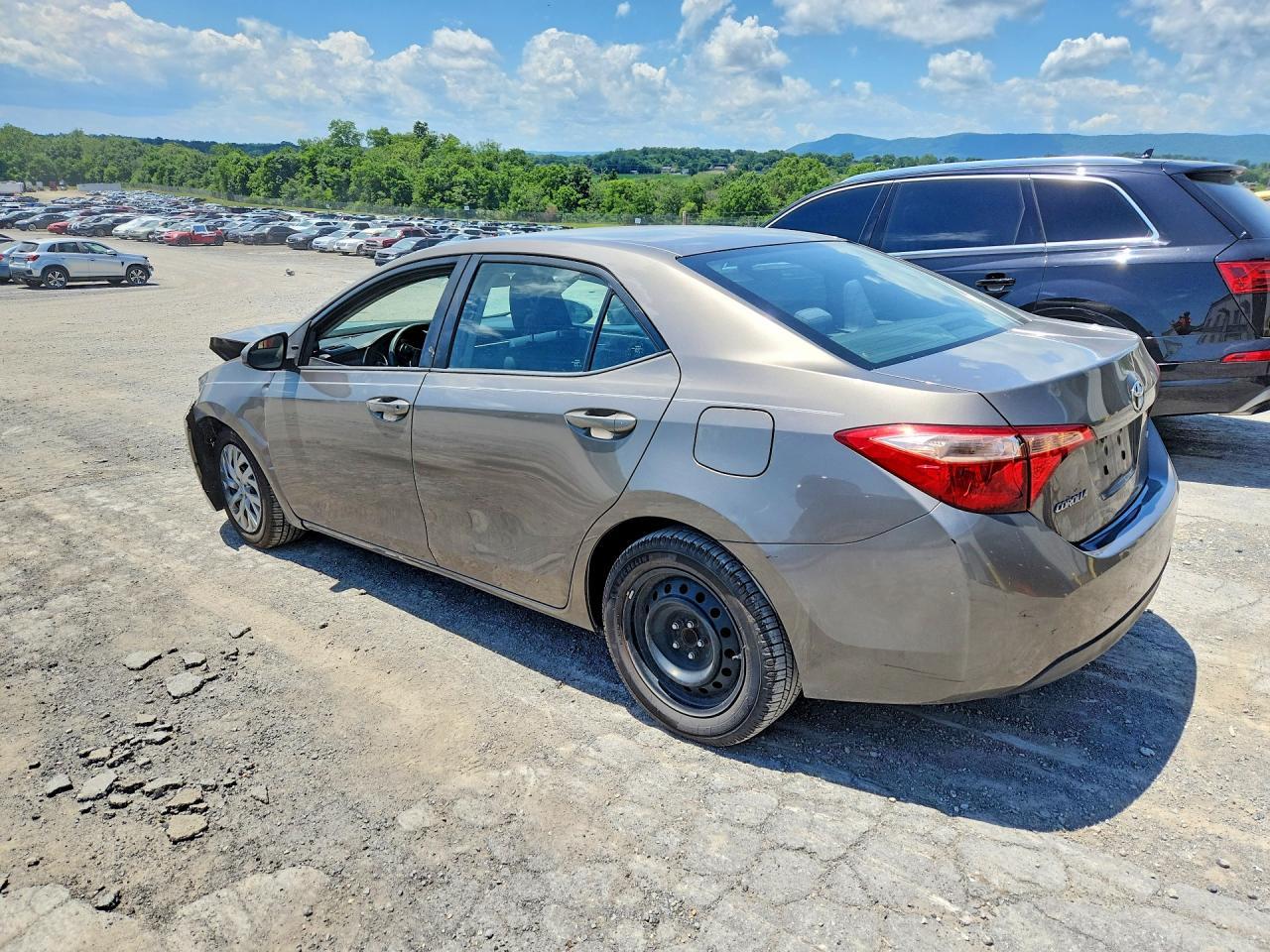 2017 Toyota Corolla Le - Фото 2