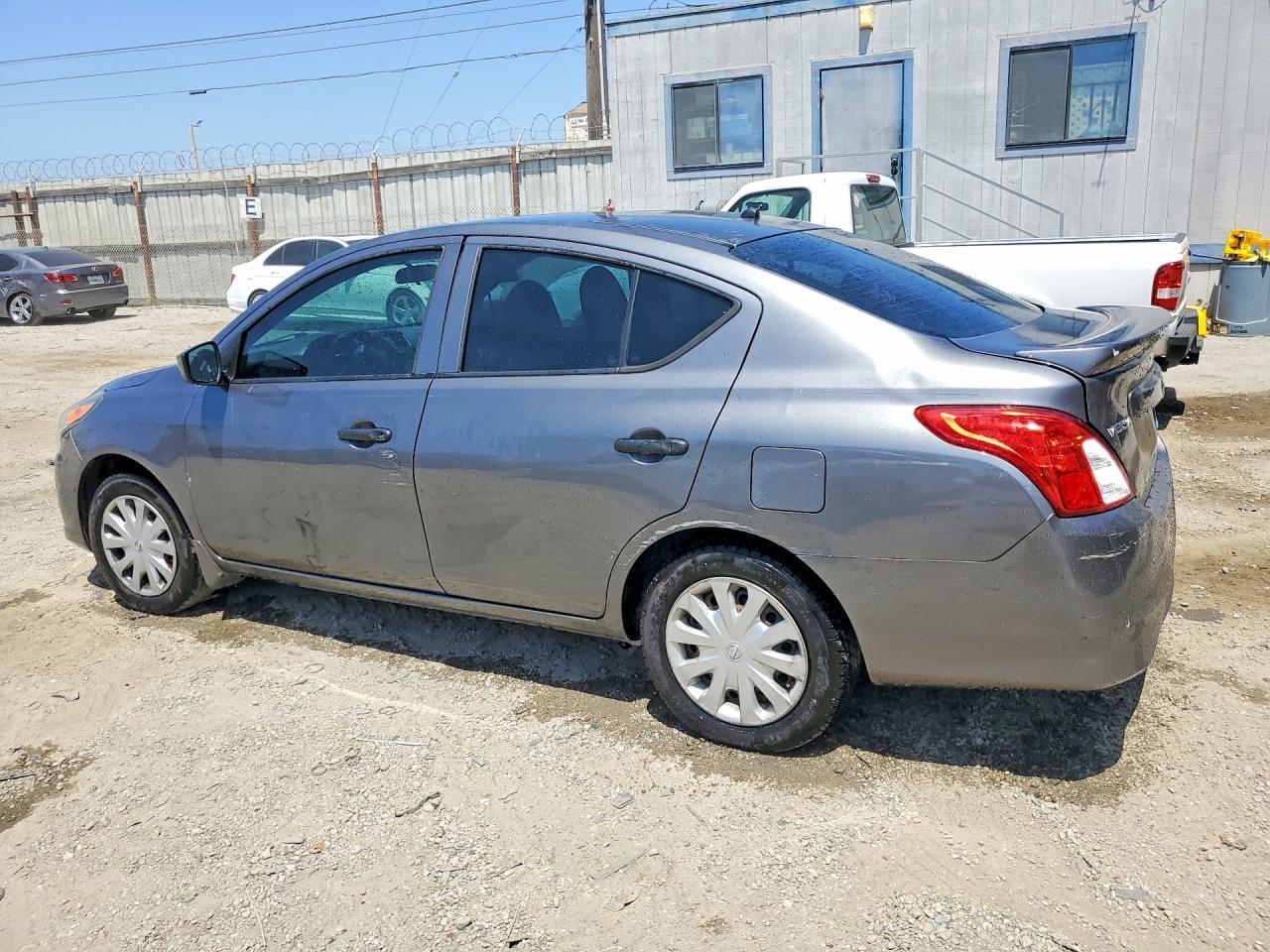 2016 Nissan Versa 1.6 S Plus - Image 2