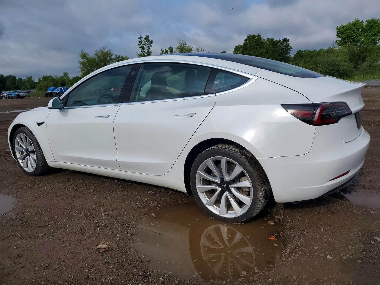 2020 Tesla Model 3 - Фото 2
