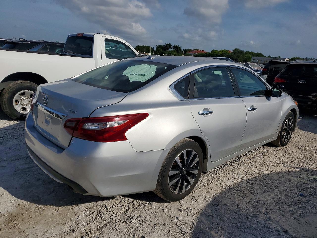 2018 Nissan Altima 2.5 Sv - Image 3