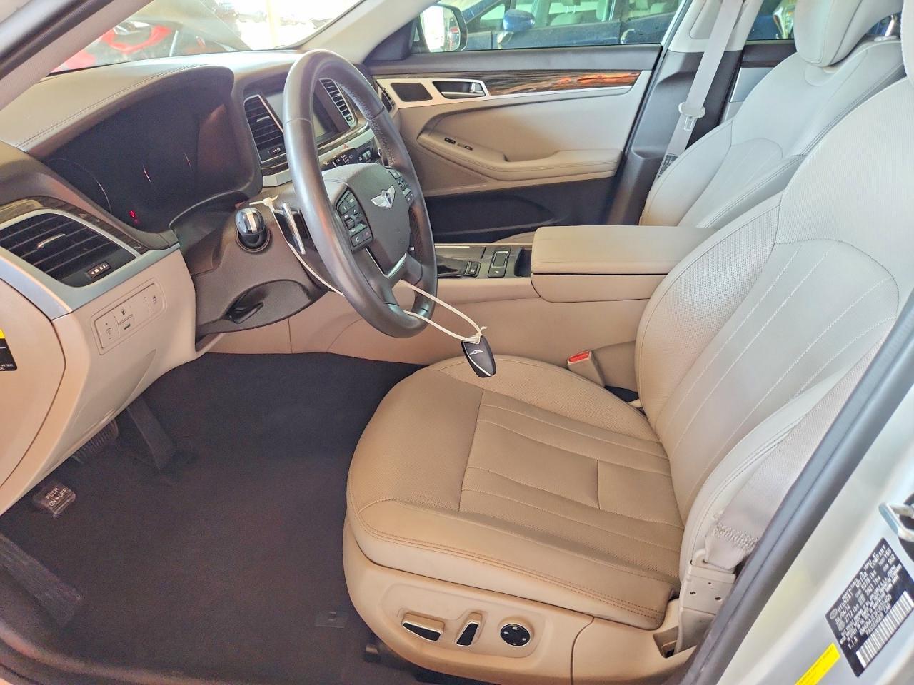 2015 Hyundai Genesis 3.8L - Фото 7